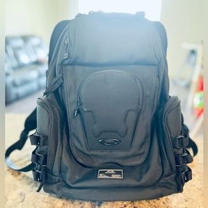 Oakley Icon 2.0 Backpack, Blackout